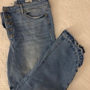 Sofia Vigara cropped, button fly, tulip hem